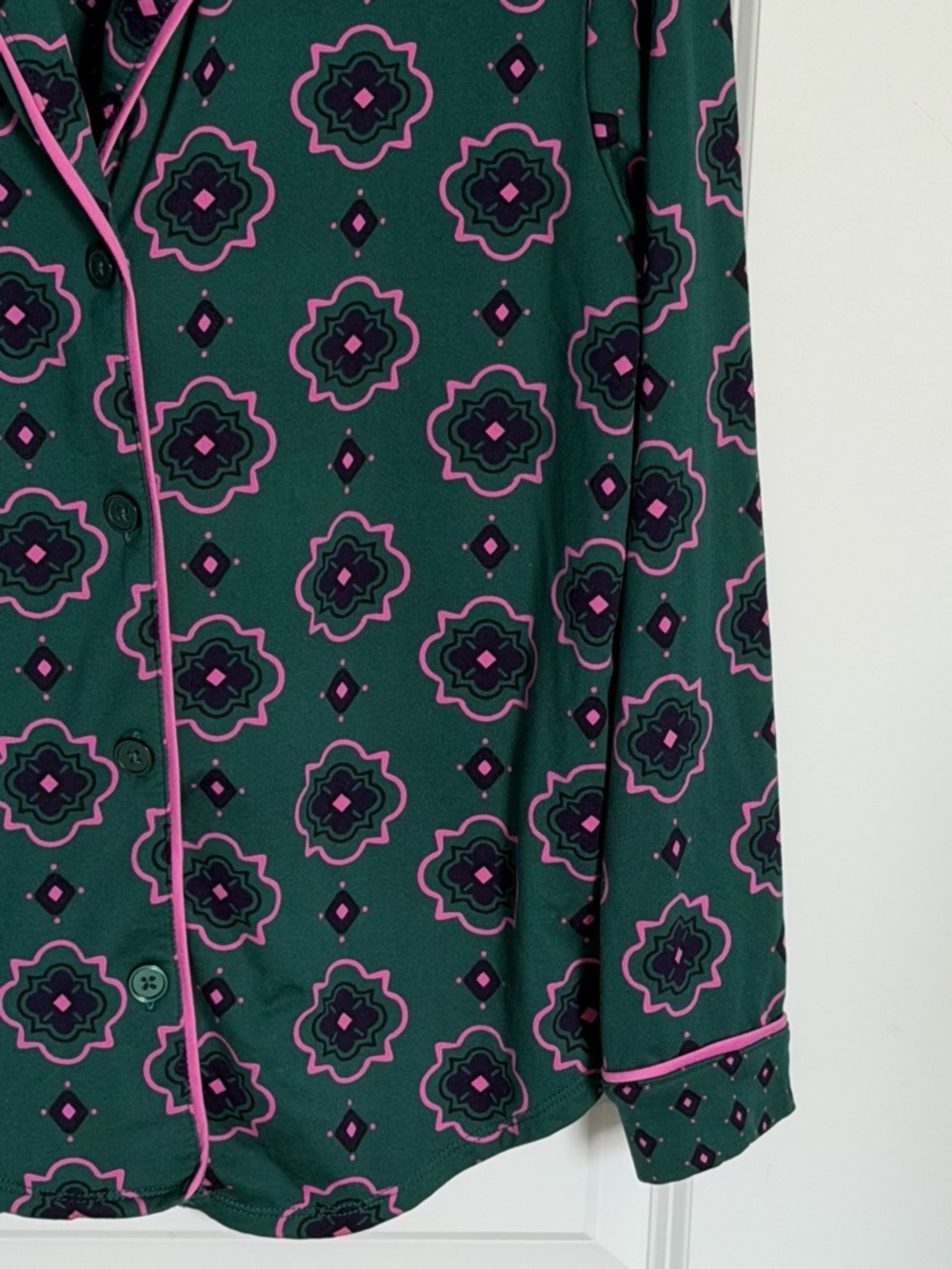 Room Service Green Pink Printed Pajama Set Women’s Small
- 54672 - Picture 6 of 16